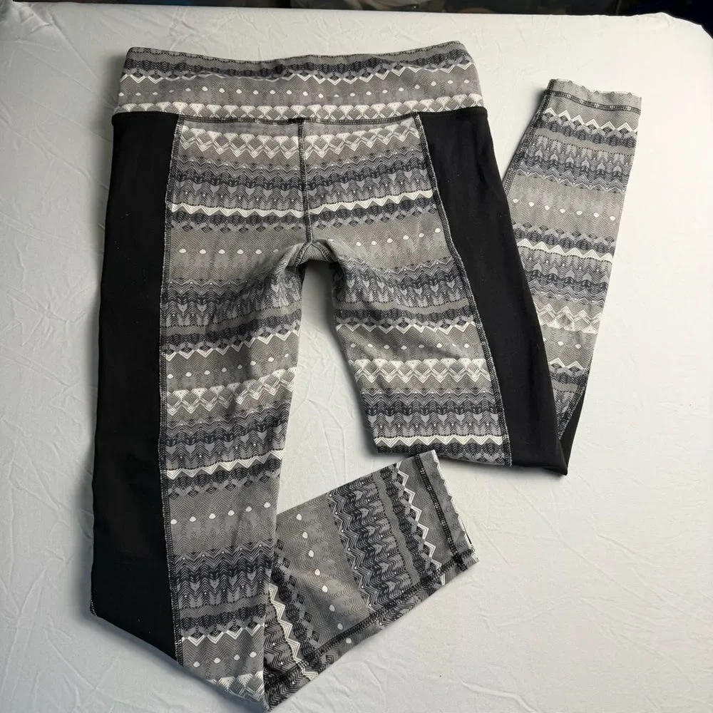 Alo Yoga full length low waisted black gray Print Leggings medium